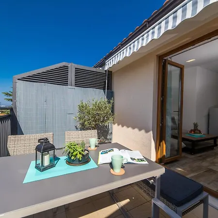 Apartment Fuer 4-5 Personen- 100m Vom Entfernt By Interhome *