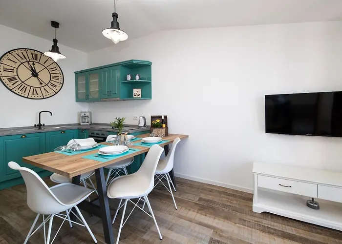 Apartment Fuer 4-5 Personen- 100m Vom Entfernt By Interhome