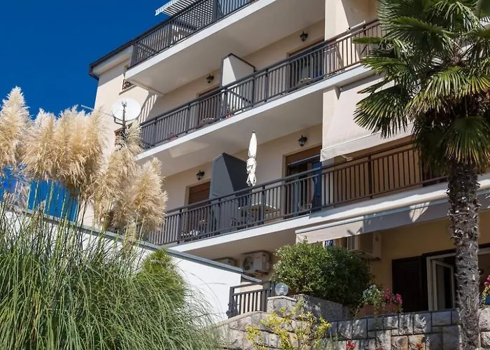 Fuer 4-5 Personen- 100m Vom Entfernt By Interhome Apartment Crikvenica